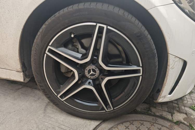 Used Mercedes-Benz C-Class 2021 C 260 L Sport Edition Star Collection Right Front Wheel Hub