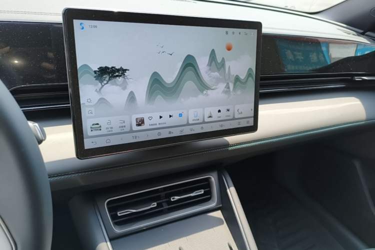 Used BYD Qin L 2025 EV 545KM Beyond Version Audio And AC Panel