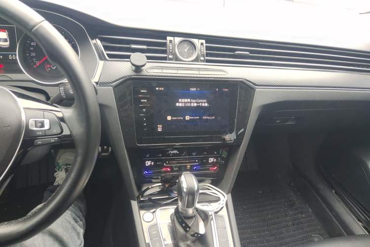 Used Volkswagen Magotan GTE Plug-in Hybrid 2020 GTE Luxury Model Audio And AC Panel