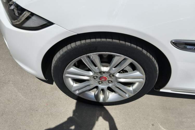 Used Jaguar XEL 2019 2.0T 250 PS Premium Edition Left Front Wheel Hub