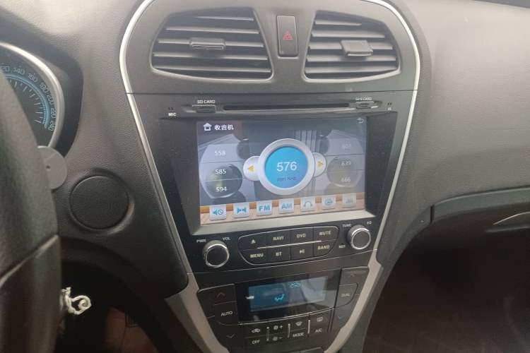 Used GAC Trumpchi GS5 2014 2.0L Automatic Two-Wheel Drive Deluxe Edition Audio And AC Panel