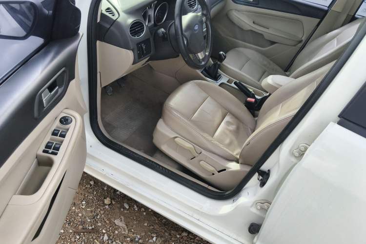 Used Ford Focus 2013 Hatchback Classic 1.8L Manual Fashion Edition Driver Seat