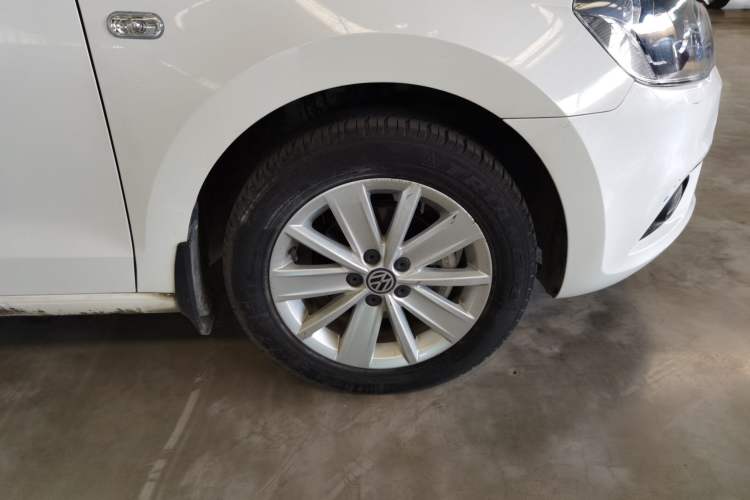 Used Volkswagen Jetta 2015 1.4L Manual Comfort Model Right Rear Wheel Hub