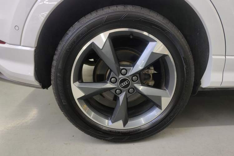 Used Audi Q3 2023 35 TFSI Fashion Dynamic Model (1.4T) Right Rear Wheel Hub