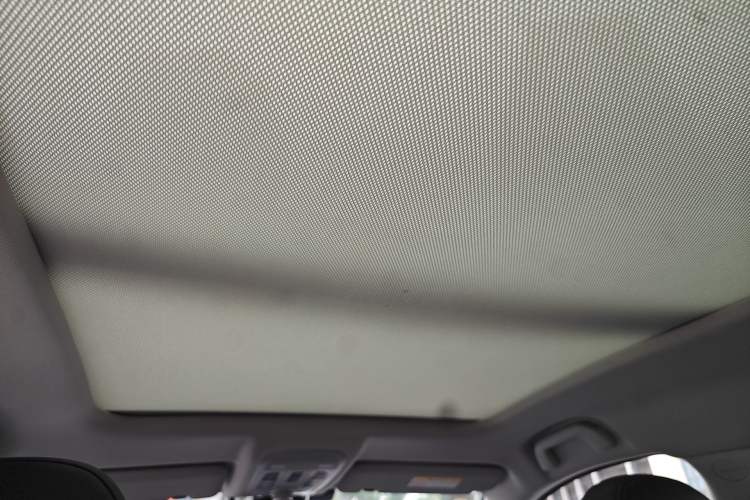 Used Haval H2 2018 Red-Label 1.5T Dual-Clutch Two-Wheel-Drive Luxury Model Headliner