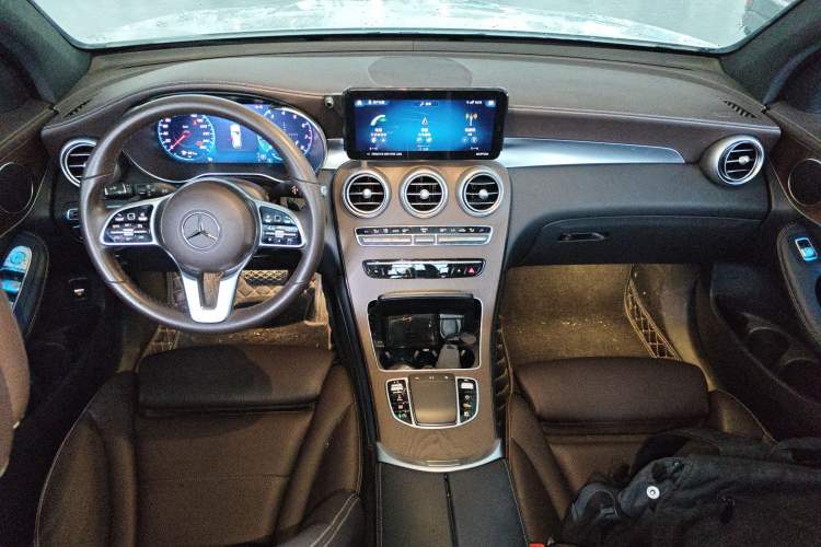 Used Mercedes-Benz GLC 2022 Facelift GLC 260 L 4MATIC Luxury Edition Center Console