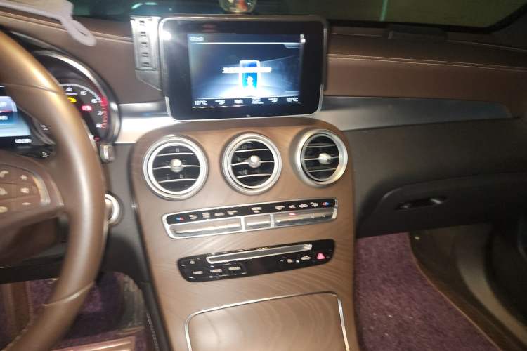 Used Mercedes-Benz GLC 2019 GLC 300 L 4MATIC Dynamic Model Audio And AC Panel