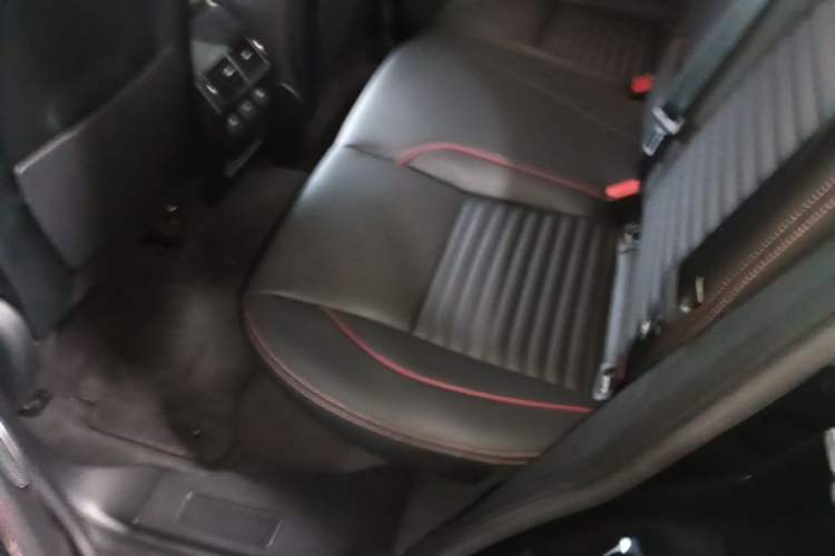 Used Land Rover Discovery Sport New Energy 2023 1.5T P300e Plug-in Hybrid Electric Version