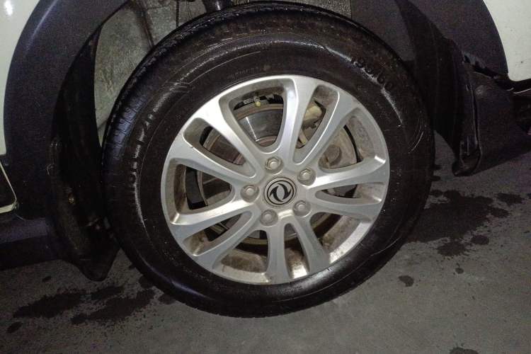 Used Dongfeng Fengon 370 2016 1.5L Manual Luxury 7-Seater Right Front Wheel Hub