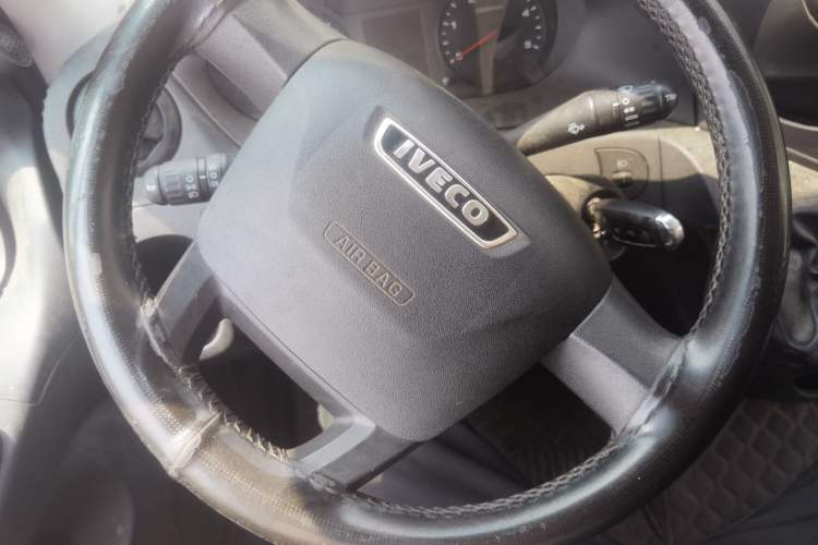 Used Iveco Eurocargo 2020 2.3T Manual Super Rui Long Wheelbase Short Overhang High Roof China VI F1A Steering Wheel