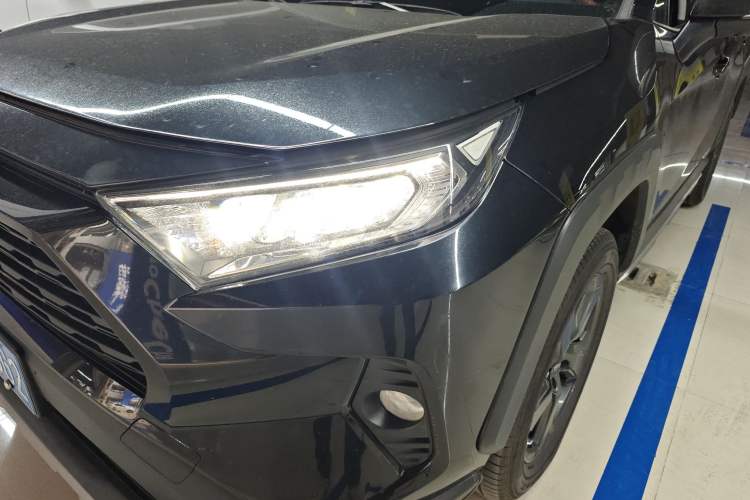 Used Toyota RAV4 2022 2.0L CVT 4x4 Fashion Edition
