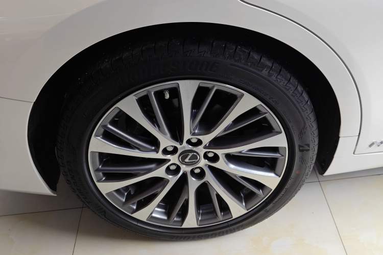 Used Lexus ES 2020 300h Premium Edition