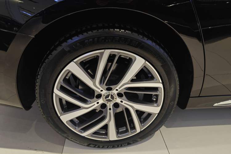 Used Mercedes-Benz E-Class 2025 Facelift E 300 L Fashion Edition
