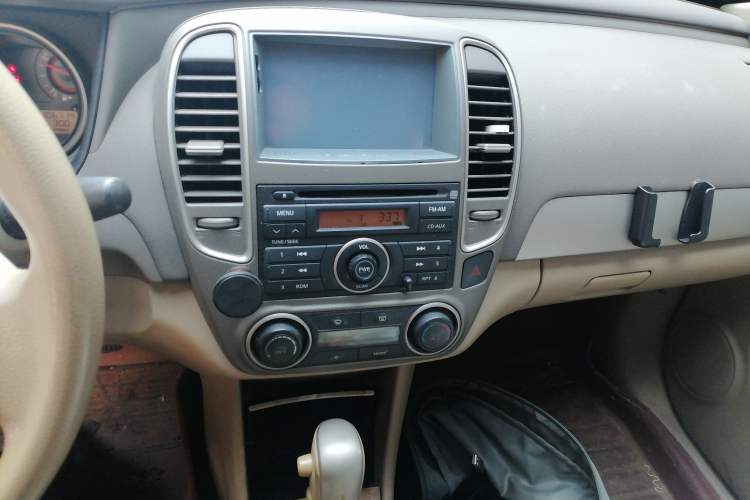 Used Nissan Sylphy 2012 Classic 1.6XE Automatic Comfort Edition Audio And AC Panel