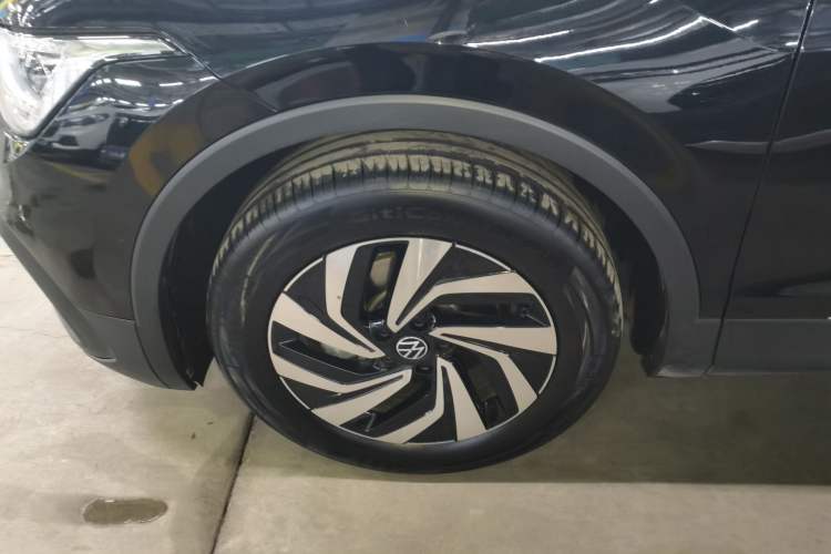 Used Volkswagen Tiguan L 2025 Model, Outstanding Version, 300TSI Automatic Two-Wheel Drive Longteng Edition Left Front Wheel Hub