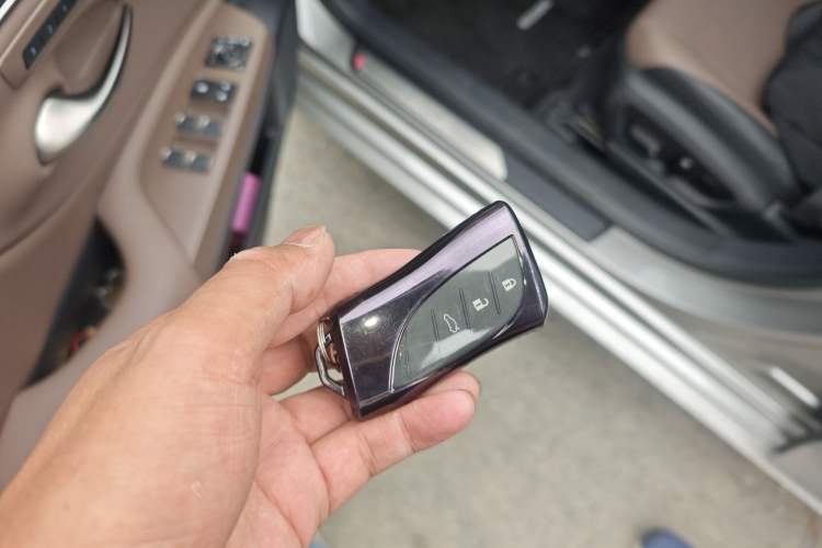 Used Lexus ES 2025 200 Premium Edition Vehicle Key