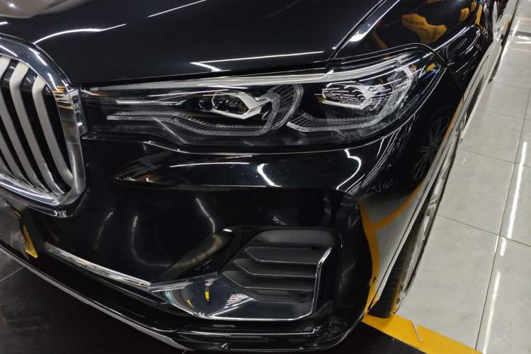 Used BMW X7 2021 xDrive40i Luxury Package with Leading Features
