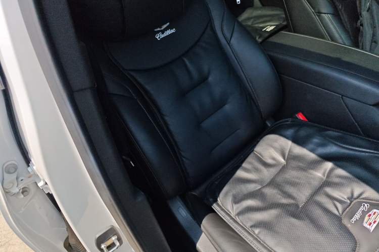 Used Cadillac XT4 2021 28T Two-Wheel Drive Luxury Version Right Front Seat