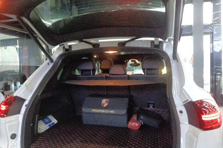 Used Porsche Cayenne 2016 Cayenne 3.0T Trunk