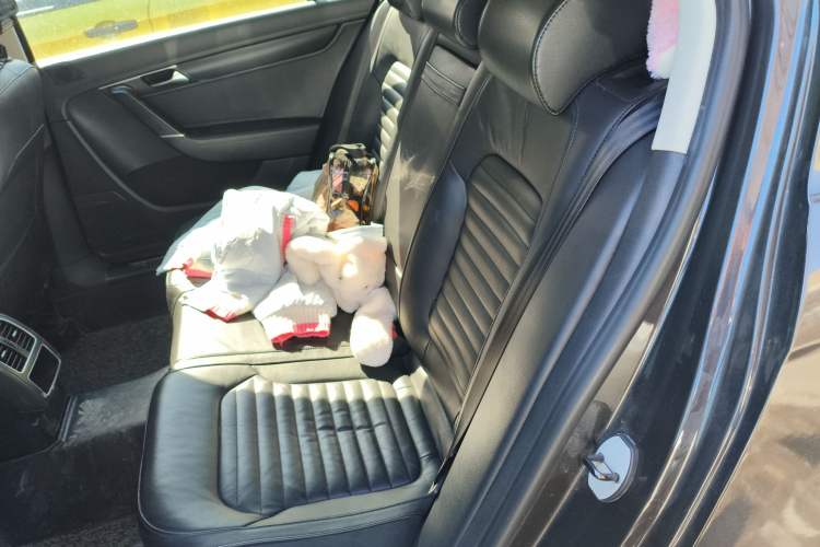 Used Volkswagen Magotan 2013 1.8TSI Premier Model Left Rear Seat