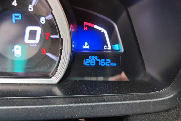 Used Luxgen U6 SUV 2016 1.8T Style Value Model Odometer Close Up