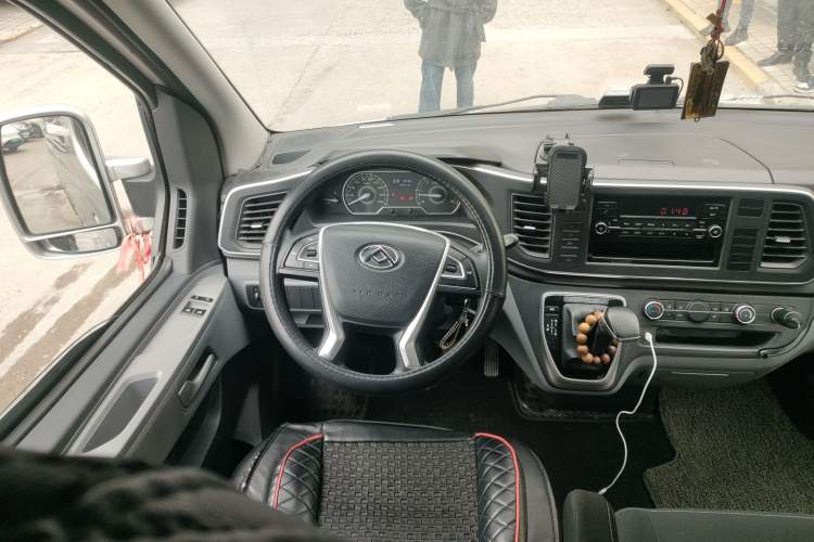 Used SAIC MAXUS Xintu V80 2021 2.0T AMT Classic Aoyuntong Short Wheelbase Mid-Roof 5/6-Seater