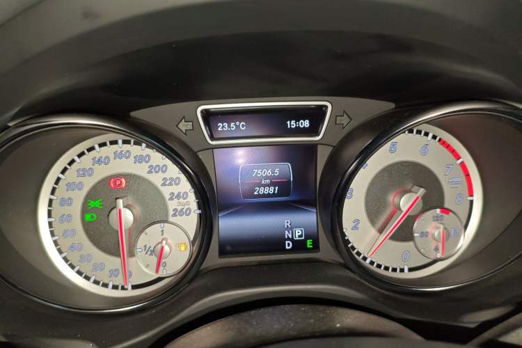 Used Mercedes-Benz GLA 2015 GLA 200 Fashion Model
