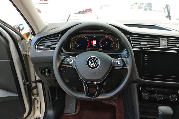 Used Volkswagen Tiguan L 2021 330TSI Automatic Two-Wheel Drive Smart Edition
