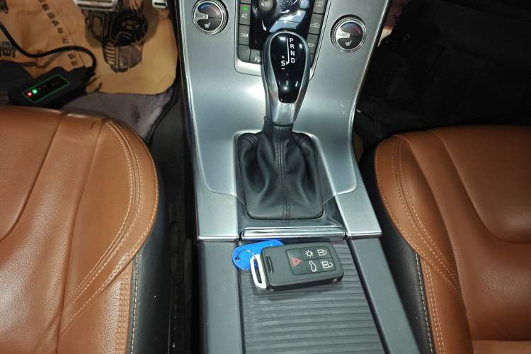 Used Volvo V60 2017 T5 Zhiya Edition China V Standard Gear Lever