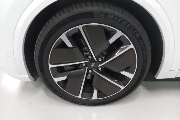 Used Li Auto L9 2025 Ultra Smart Refreshed Edition Exterior 4