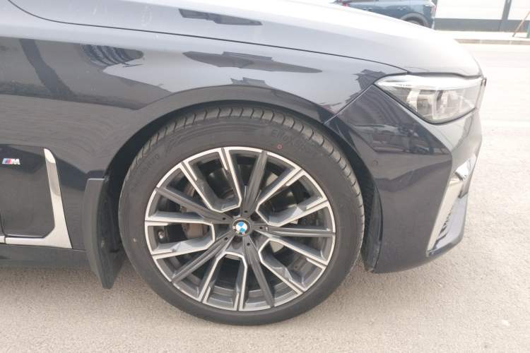 Used BMW 7 Series 2019 Restyled 740Li Leading Edition M Sport Package Right Front Wheel Hub