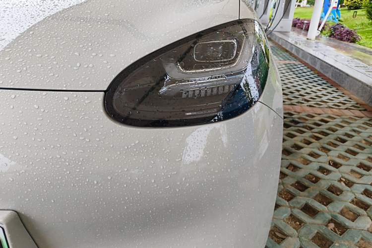 Used Wuling Bingo 2025 333 km Lingxi Connected Version Left Front Headlight