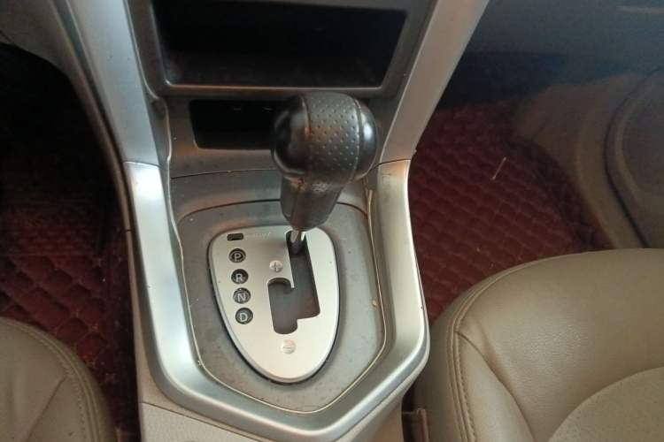 Used Venucia T70 2015 2.0L CVT Smart Choice Edition Gear Lever