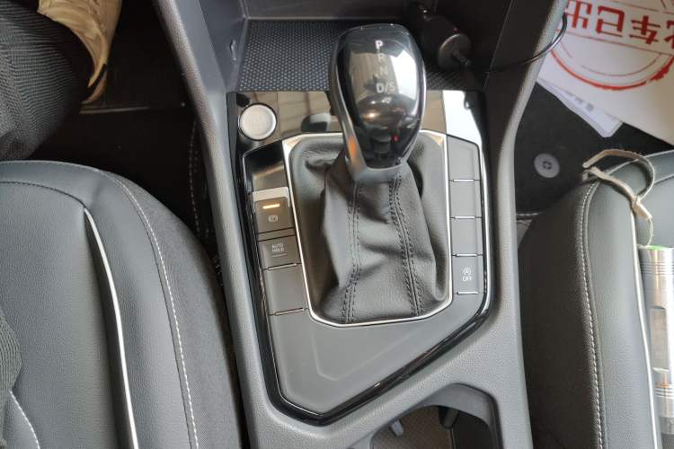 Used Volkswagen Tiguan L 2024 Outstanding Model 300TSI Automatic Two-Wheel Drive Longteng Edition
