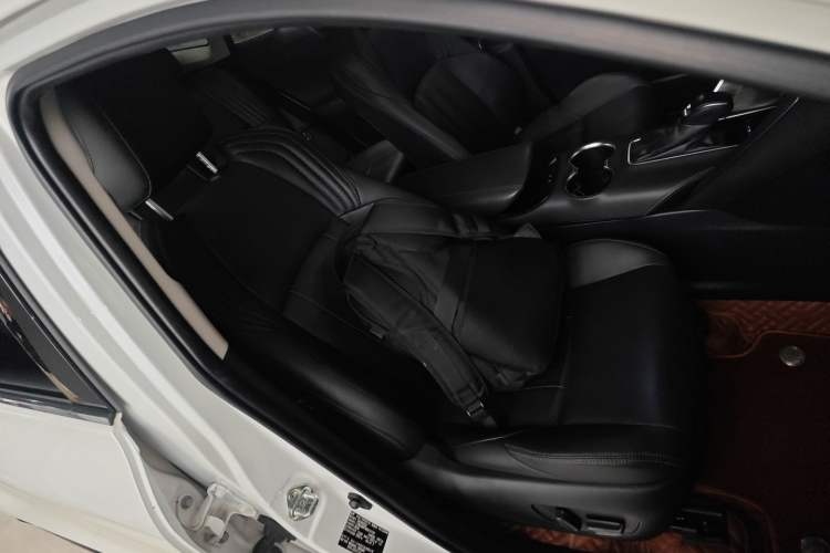 Used Toyota Harrier 2022 2.0L CVT Two-Wheel Drive Deluxe Edition