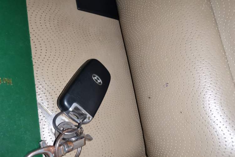 Used Hyundai Elantra (5th Generation / Langdong) 2012 1.8L Manual Luxury Version
