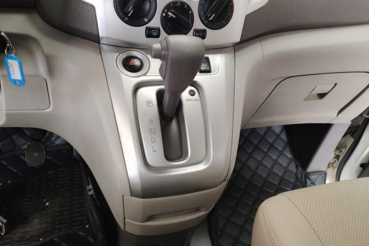 Used Nissan NV200 2014 1.6L CVT Luxury Model China IV Standard