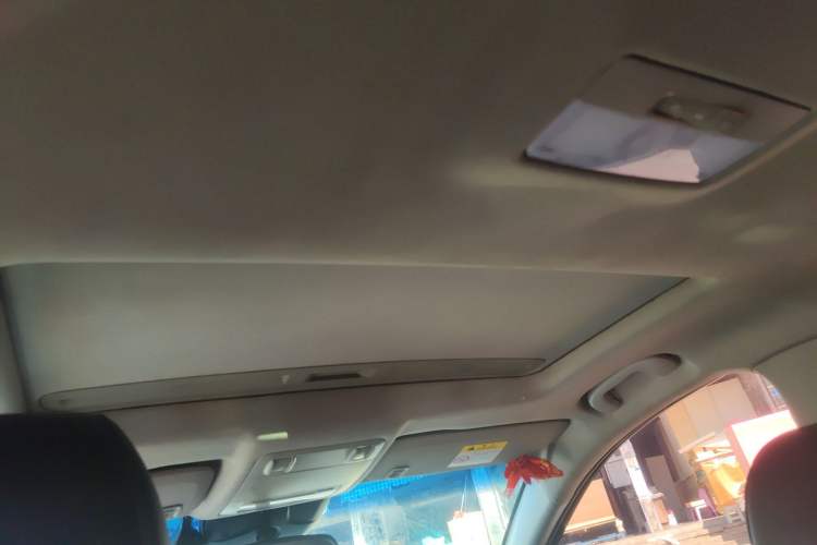 Used Chevrolet Cruze 2013 Hatchback 1.6L Manual Luxury Model Headliner