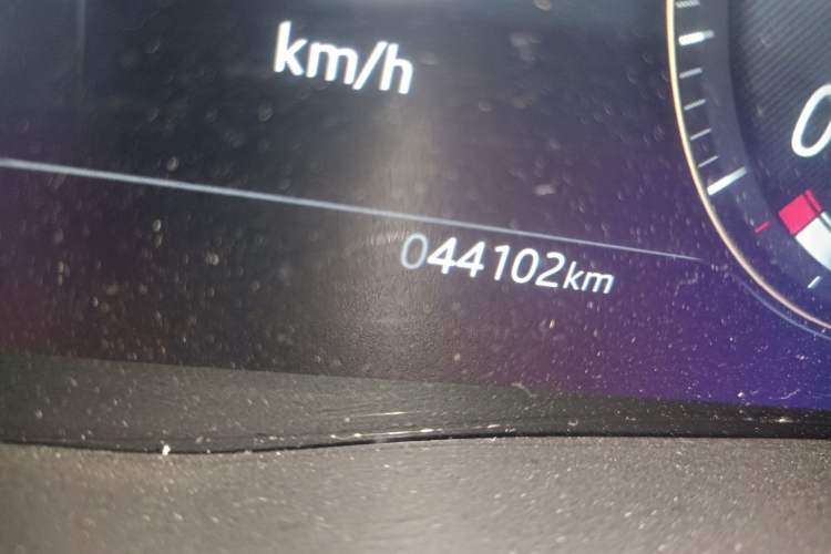 Used Jaguar XEL 2021 2.0T 250 PS Black Edition Sport Version Odometer Close Up