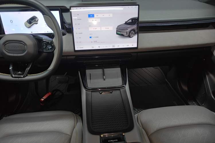 Used Lynk & Co 08 EM-P 2023 120km Long-Range Pro
