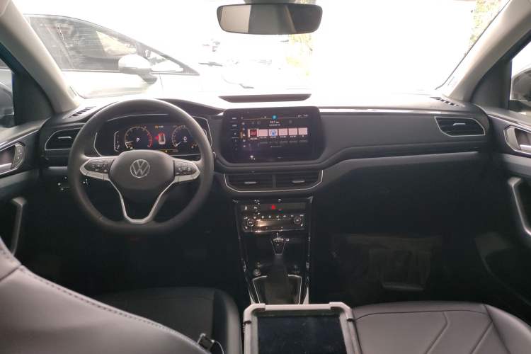 Used Volkswagen Tharu 2025 NewRui 300TSI Prestige Edition
