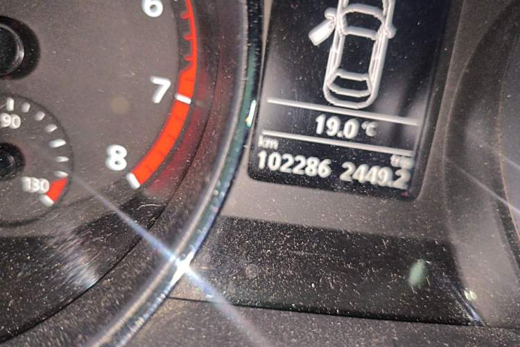 Used Volkswagen Sagitar 2015 230TSI Automatic Luxury Model Odometer Close Up