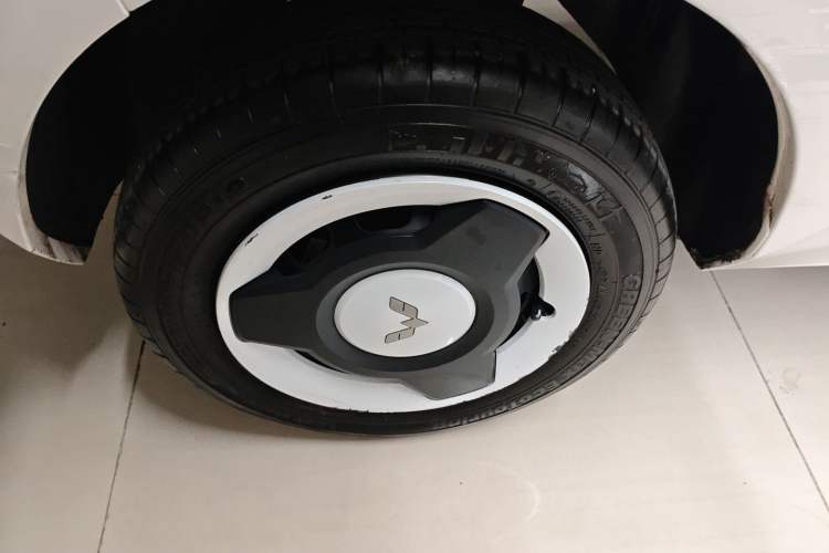 Used Wuling Hongguang MINIEV 2022 Zizai Version Lithium Iron Phosphate Right Rear Wheel Hub