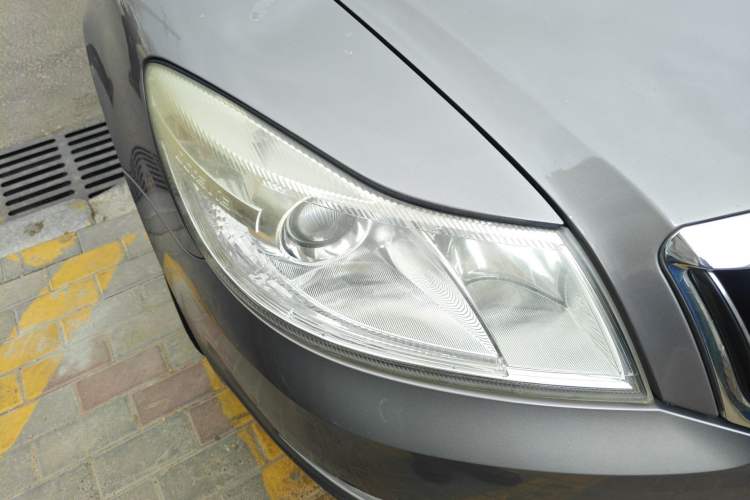 Used Skoda Octavia 2014 1.6L Automatic Yijun Edition Right Front Headlight