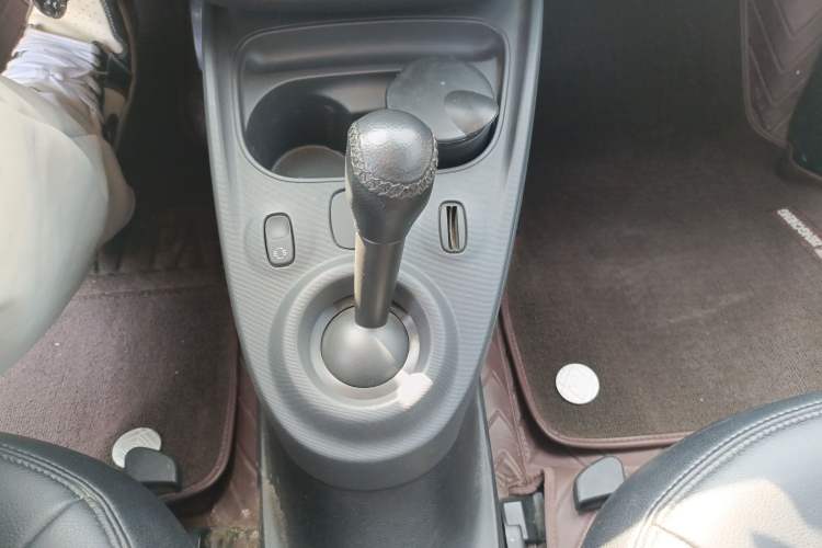 Used smart fortwo 2019 0.9T 66kW Hardtop Wind Power Edition China VI Gear Lever