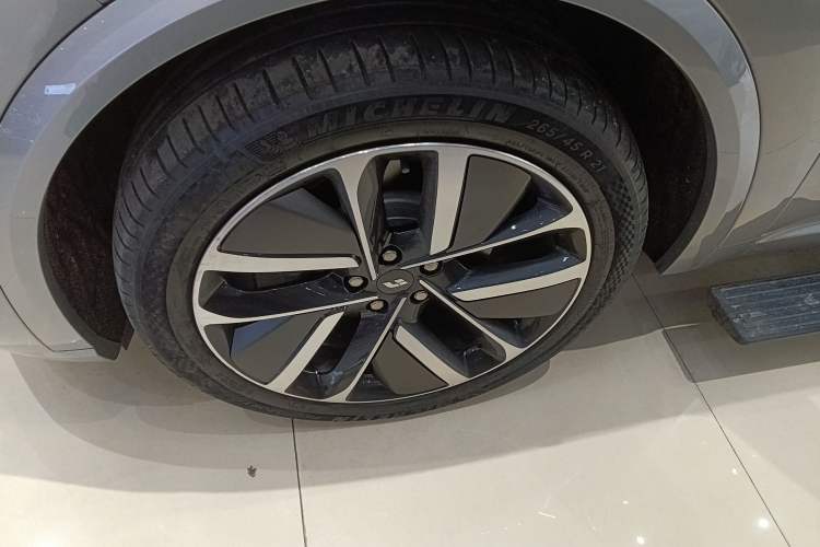 Used Li Auto L8 2023 Air model
