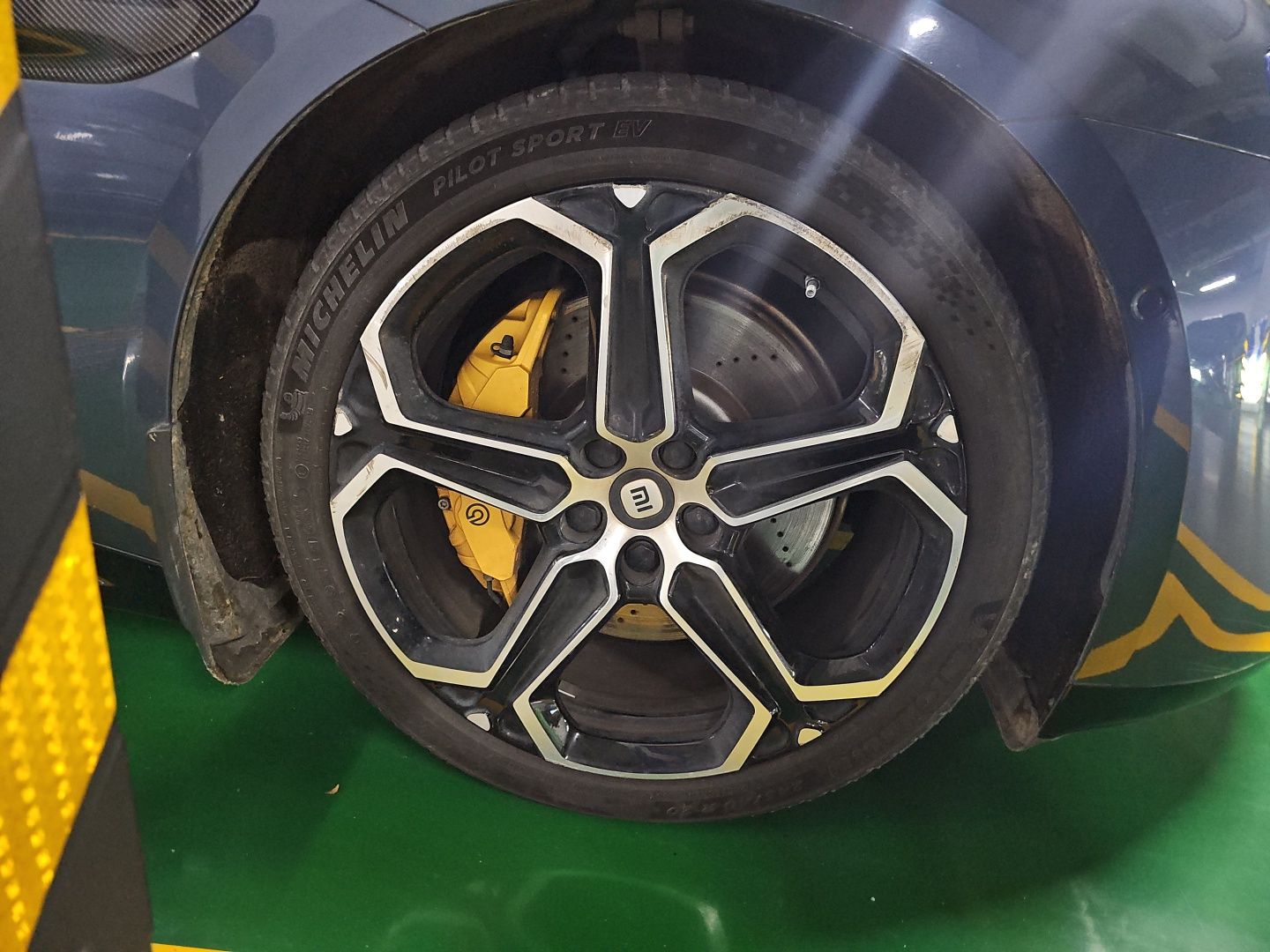 Xiaomi Auto SU7 2024 Four-Wheel-Drive Max Founder's Edition — снимка 8