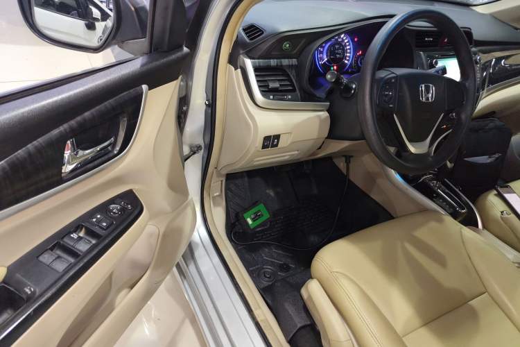 Used Honda Crider 2013 1.8L automatic luxury edition
