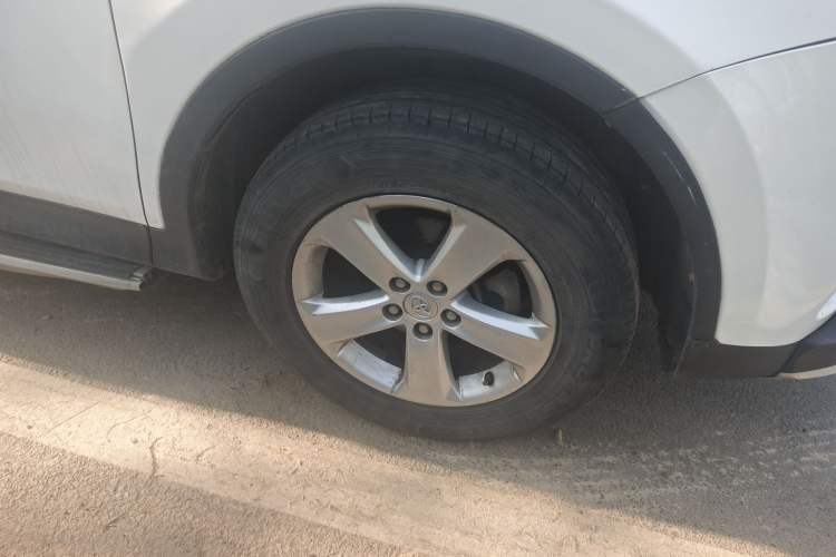 Used Toyota RAV4 2013 2.5L Automatic 4x4 Elite Edition Right Front Wheel Hub