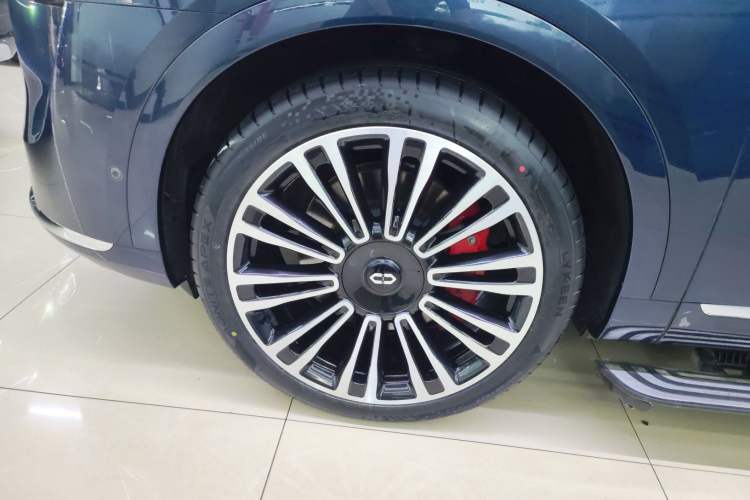 Used Hima AITO M9 2025 Extended-Range Ultra Version 52 kWh 5-Seater Edition Left Front Wheel Hub